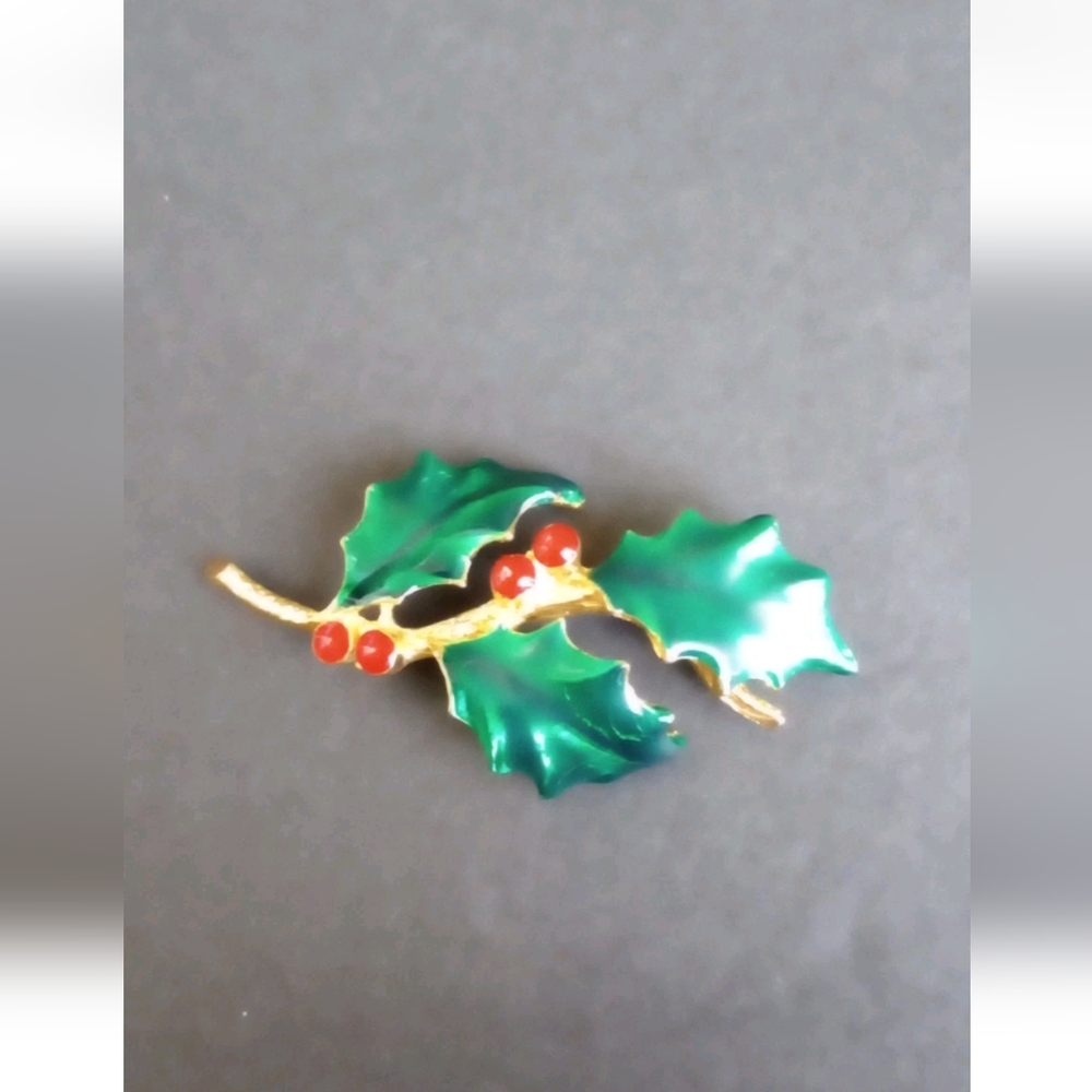 Vintage Holly Green Enamel Rhinestone Goldtone Brooch Pin 1990s Signed AAI